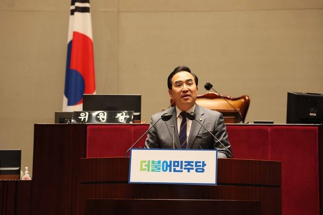 더불어민주당 박홍근 원내대표가 13일 국회에서 열린 의원총회에 참석했다.