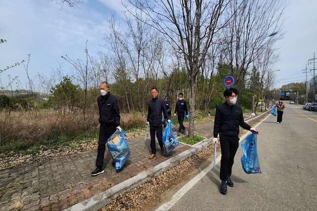 경기도, 34개 산단에서 ‘아름다운 산업단지 가꾸기’ 환경정화활동 (사진제공=경기도청)