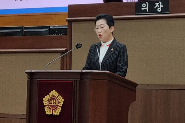 4월 14일 제318회 서울시의회 임시회 본회의에서 유정희 의원이 5분 자유발언을 하고 있다.(사진=서울시의회 제공)