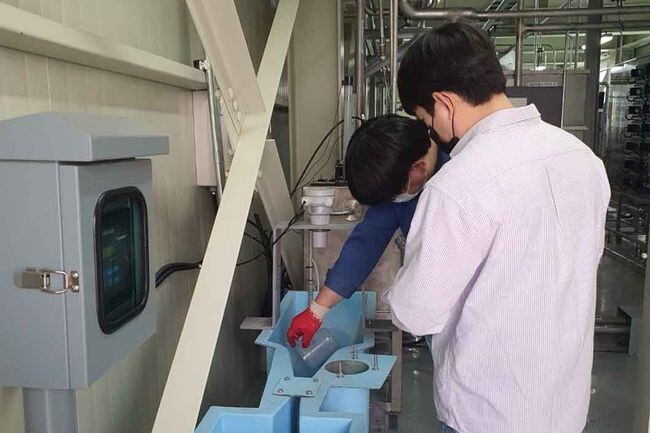 용인시의 페수 배출업체 점검 현장 모습 (사진제공=용인시청)