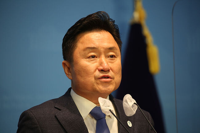 최인호 의원이 <span lang="EN-US">18