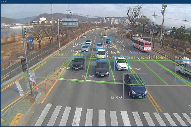 CCTV 영상분석을 통한 차선‧차종별 차량감지를 하고 있는 모습(사진=행정안전부 제공) 
