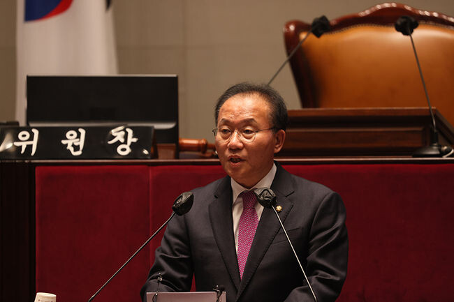 18일 오후 국회에서 열린 '국민의힘 의원총회'에서 윤재옥 원내대표가 발언하고 있다.