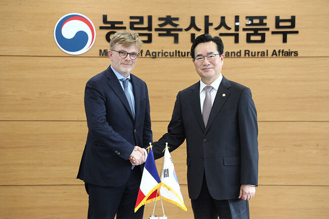 정황근 농림축산식품부장관은 4월 20일 오후, 정부세종청사에서 마크 페노(Marc FESNEAU) 프랑스 농업식량주권부 장관과 면담했다.(사진=농림축산식품부 제공)