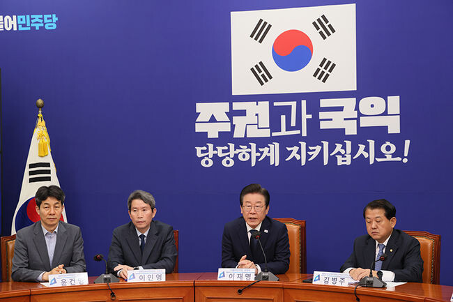 21일 오전 국회 본청 당대표회의실에서 열린 '평화·안보대책위원회 제5차 전체회의'에서 이 대표가 발언하고 있다.