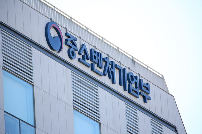 중소벤처기업부와 한국은행은 위기징후지역 내 중소기업의 선제적 위기예방과 경쟁력 강화를 위하여 중소벤처기업부 지방중소벤처기업청과 한국은행 지역본부 간 업무협약을 체결한다.