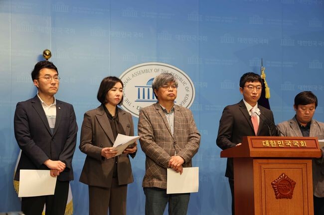 스포츠춘추 박동희 대표는 26일 국회 소통관에서 기자회견을 열었다.