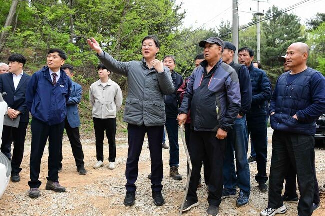 이민근 안산시장, 시민과 함께 가치토크&hellip;시민과 함께 대부해솔길 &nbsp;현장 점검 (사진제공=안산시청)