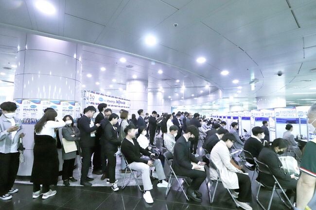 2023 부천채용박람회는 구직희망자 3천여 명이 방문해 성황리에 개최됐다