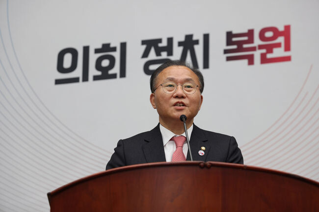 국민의힘 윤재옥 원내대표가 27일 국회에서 열린 의원총회에 참석했다.