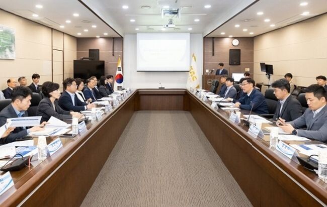 어명소 국토교통부 제2차관은 3일 오후 청주국제공항에서 충청북도, 4개 정부&middot;공공기관, 6개 항공사를 만나 청주국제공항 활성화를 위한 다양한 지원전략을 논의했다.