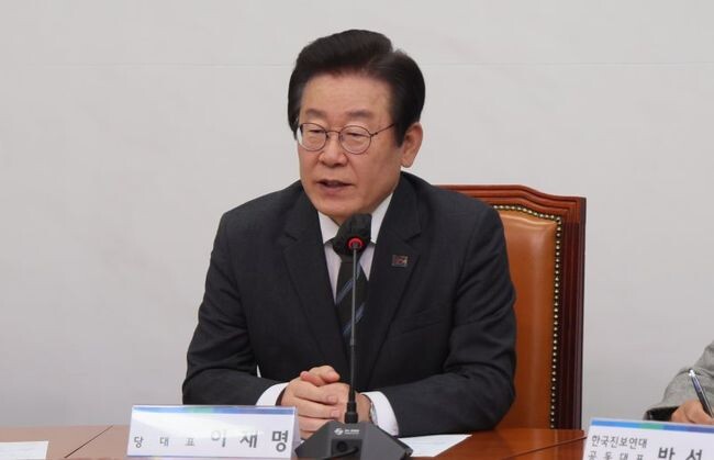 이재명 더불어민주당 대표가 한&middot;일 정상 회담에서 후쿠시마 오염수에 대한 한국 전문가들의 현장 시찰을 합의한 것과 관련, &quot;시찰단을 보내기로 했다는데, 가서 살펴본들 무얼 하겠느냐&quot;며 비판했다.