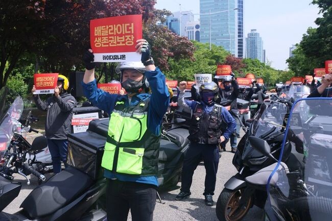 민주노총 공공운수노조 라이더유니온지부(이하 유니온)은 5월 10일 조합원 200명이 참가하는 '2023 라이더대행진'을 개최했다.&nbsp;