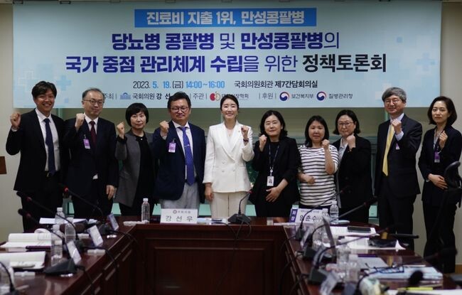 강선우 국회의원은 지난 19일 주최한 '진료비 지출 1위, 만성콩팥병-당뇨병콩팥병 및 만성콩팥병의 국가 중점 관리체계 수립을 위한 정책토론회'를 개최했다.&nbsp;
