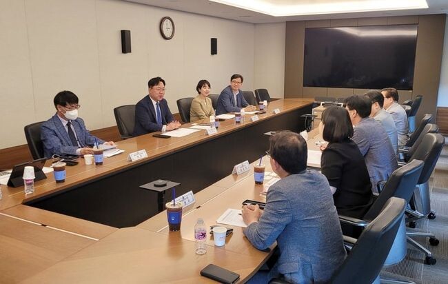 최병관 행정안전부 지방재정경제실장이 25일 오후 서울 서초구 자동차회관 대회의실에서 열린 지역개발채권 제도개선 관계기관 간담회에 참석해 인사말을 하고 있다.&nbsp;