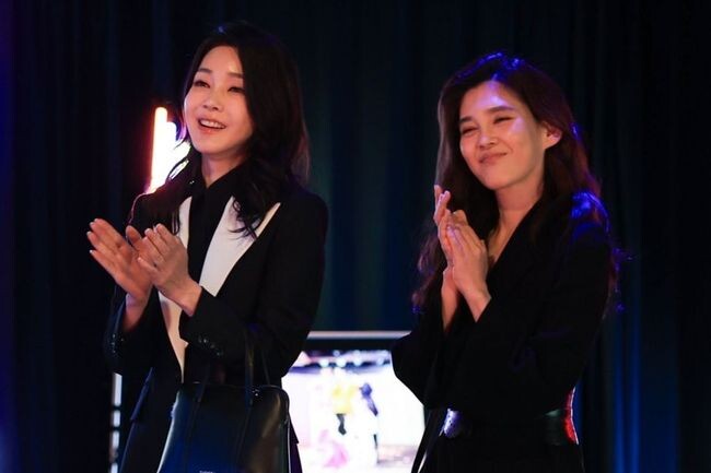 김건희 여사는 지난 23일 오후 서울 중구 한국관광공사에서 진행된 ‘K-관광 협력단’의 출범식에 참석하여, 이부진 위원장이 추대한 명예위원장직을 수락했다. (사진=대통령실) 