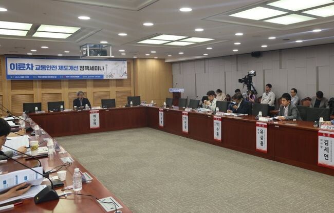 손해보험협회는 2일 최승재 국민의힘 의원실, 보험연구원과 공동으로 '이륜차 교통안전 제도개선 정책세미나'를 개최했다.