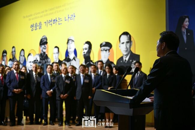 윤석열 대통령 부부가 6월25일 한미동맹 70주년 특별전을 관람했다.&nbsp;