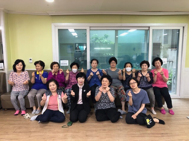 광명시 철산4동 행정복지센터는 지난 26일 무더위쉼터로 지정되어 운영되고 있는 관내 경로당 5곳을 방문했다.