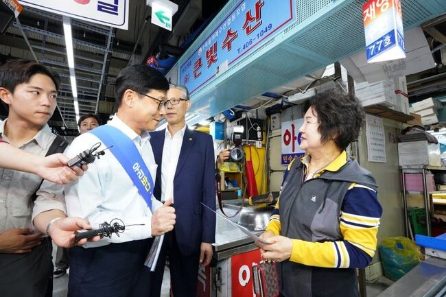송상근 해양수산부 차관은 28일 가락농수산물종합도매시장을 찾아 수산물 유통 현장을 점검했다.&nbsp;