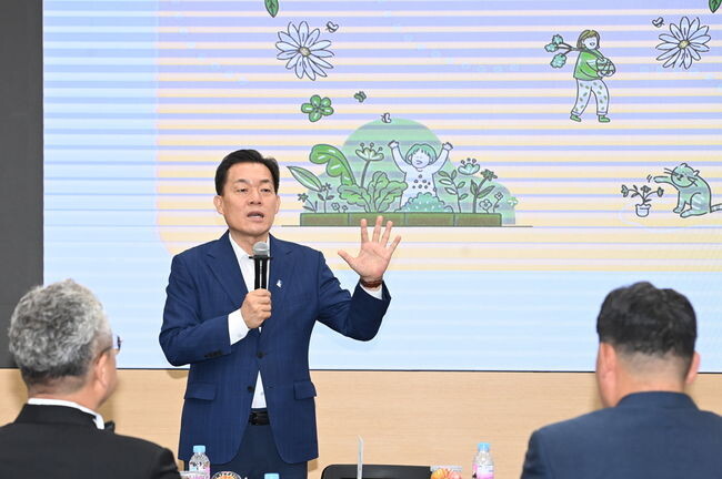 이재준 수원시장이 인사말을 하고 있다.&nbsp;