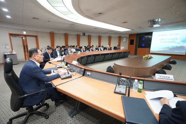 임종득 국가안보실 제2차장은 5일 오후, 한국철도공사 철도교통관제센터(구로구)를 방문하여 유관 기관 회의를 하고 있다.&nbsp;