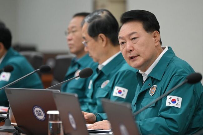 윤석열 대통령이 18일 2023년도 제29회 국무회의를 주재하고 있다. 