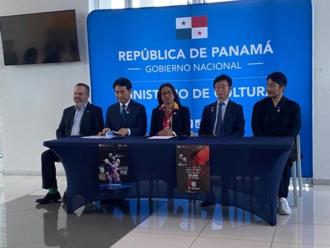 파나마시티 현지 인터뷰 모습(좌측부터 Gabriel Gonzalez 차관, 이성권 부산시 경제부시장, Giselle Gonzalez 문화부 장관, 정진규 주파마나 대사, 이정윤 감독)