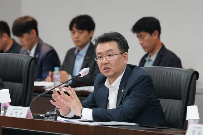 오기웅 중소벤처기업부 차관이 19일 서울 여의도 중소기업중앙회에서 열린 노란우산공제 발전방안 간담회에서 인사말을 하고 있다.&nbsp;