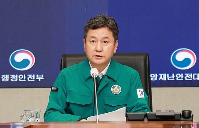 한창섭 행정안전부 차관이 25일 오전 서울시 종로구 정부서울청사 중앙재난안전대책본부 서울상황센터에서 호우 대처상황 점검회의를 주재 하고 있다.&nbsp;