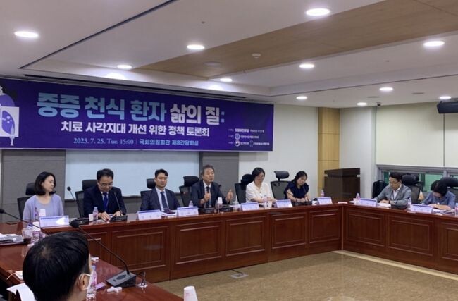서영석 더불어민주당 의원이 주최하고 대한천식알레르기학회가 주관한 '중증 천식 환자 삶의 질: 치료 사각지대 개선 위한 정책 토론회'가 25일 국회의원회관에서 열렸다.&nbsp;