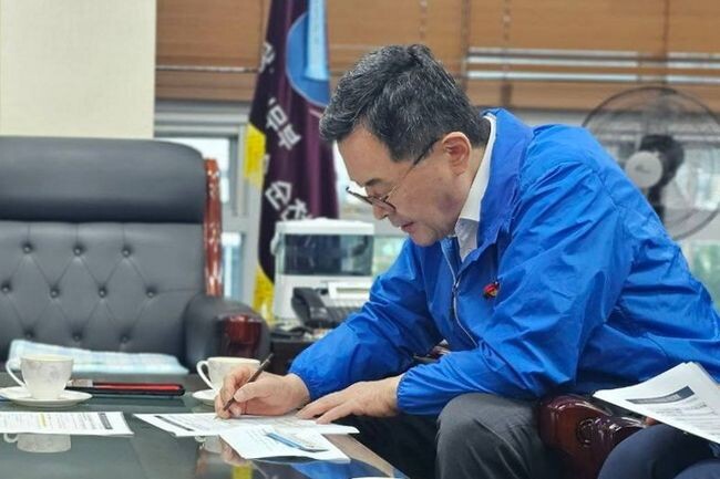 지난 7월21일 순천보호관찰소를 방문하여 출소 예정 연쇄 성폭행범 대응방안을 제안하는 소병철 의원