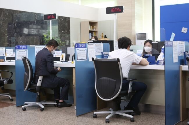 집주인이 전세금 반환용도로 은행권 대출을 이용할 경우, 전세금 차액분 등에 대한 전세보증금 반환목적 대출규제(DSR&middot;RTI 등)가 7월27일부터 1년간 한시적으로 완화 적용된다.