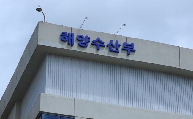 해양수산부와 중소벤처기업부는 수산물 소비 활성화를 위해 전통시장 수산물 할인행사를 연말까지 상시 적용할 계획이라고 밝혔다.&nbsp;