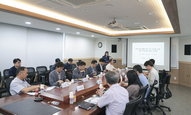 시흥시는 한국국토정보공사(LX)와 함께 지난 2일 시청 혁신토론방에서 &lsquo;하계 침수 피해분석 및 디지털 트윈 시범 구축사업&rsquo; 보고회를 개최했다고 밝혔다.&nbsp;