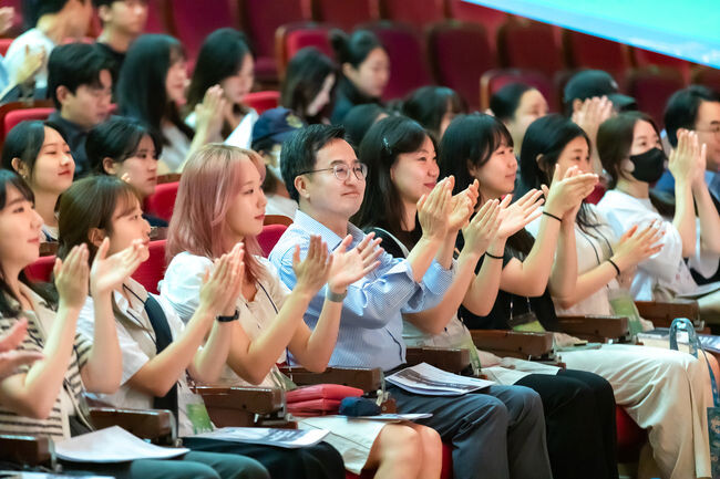 김동연 지사는 지난 3일 ‘2023년 경기청년 갭이어 프로그램’ 2기 참여자 오리엔테이션에 참석해 “두려움과 걱정을 덜고 넓은 세상에서 끊임없이 도전하기 바란다”고 말했다.&nbsp;