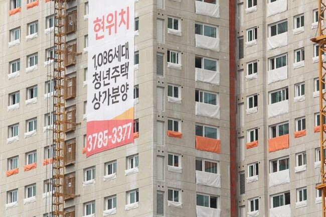 국토교통부는 일하는 청년들의 주거안정을 위해 일자리연계형 지원주택의 유형을 하나로 통합한다고 밝혔다.
