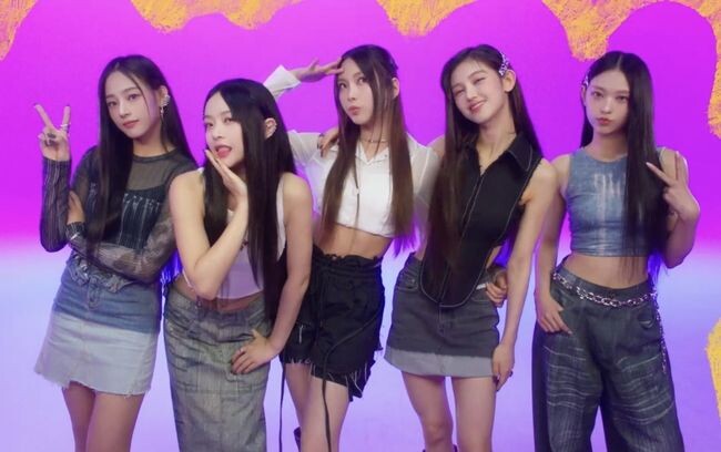 서울패션위크의 글로벌 홍보대사이자, Z세대 대표 아이콘인 &lsquo;뉴진스(NewJeans)&rsquo;가 전세계 K-패션 팬들을 위한 서울패션위크 홍보영상을 공개했다. 사진은 홍보영상 주요 장면.