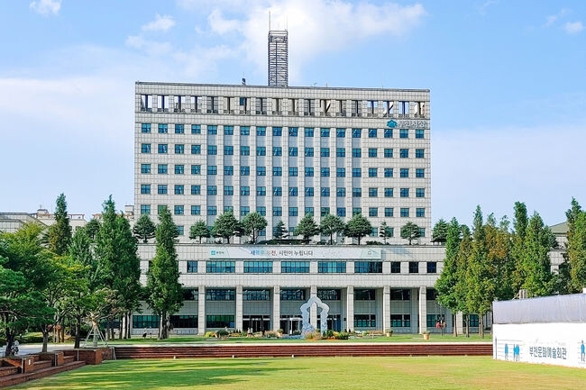 국토교통부는 지난 4월 말부터 운영해온 &lsquo;찾아가는 전세피해지원 서비스&rsquo;를 오는 8월 14일부터 25일까지 경기도 부천시청 민원실에서 운영한다고 밝혔다.