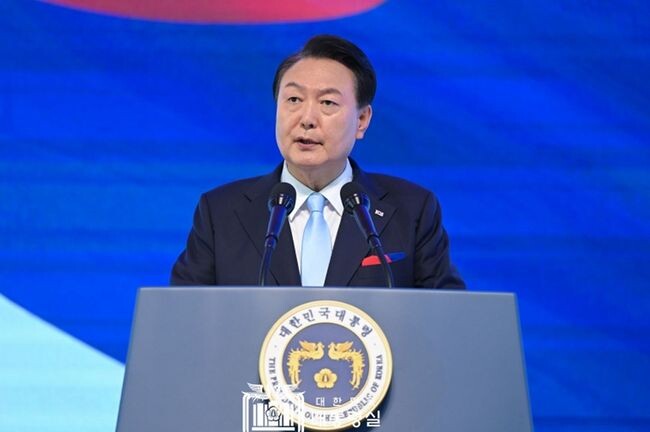 윤석열 대통령이 8월15일 오전 이화여대 대강당에서 열린 '제78주년 광복절 경축식'에 참석하여 경축사를 하고 있다.&nbsp;
