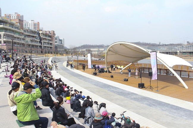 은계호수공원, 거북섬 거리공연 연장 운영