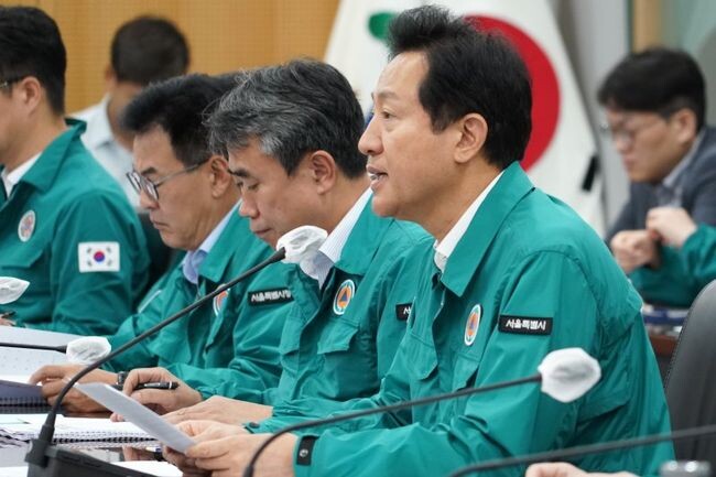 오세훈 서울시장이 23일 서울시청에서 열린 &lsquo;무차별범죄 대응 시&middot;자치구 구청장 회의&rsquo;에서 모두발언을 하고 있다.&nbsp;
