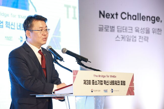 오기웅 중소벤처기업부 차관이 25일 제주 라마다프라자에서 열린 제3회 중소기업 혁신 네트워크포럼에서 인사말을 하고 있다.&nbsp;