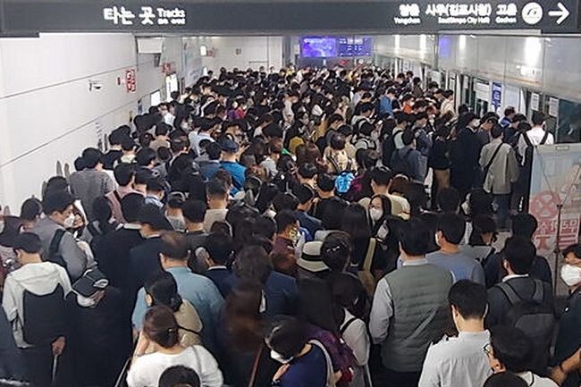 김포골드라인은 혼잡율이 <span lang="EN-US">285%