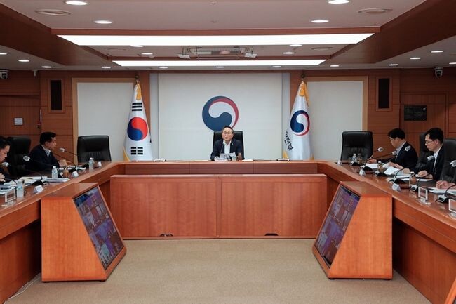 고기동 행정안전부 차관이 28일 오후 서울시 종로구 세종대로 정부서울청사 12층 중회의실에서 열린 '이상동기 범죄 대응 시도 회의'에 참석해 모두발언을 하고 있다.&nbsp;