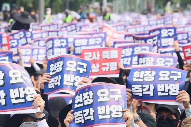 서이초 교사 사망 사건 진상규명 및 아동학대 관련법 즉각 개정 촉구 6차 집회 모습&nbsp;