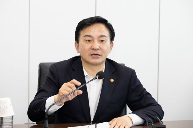원희룡 국토교통부 장관이 5일, 중개플랫폼 업체, 공인중개사협회와의 간담회를 갖고 있다.&nbsp;