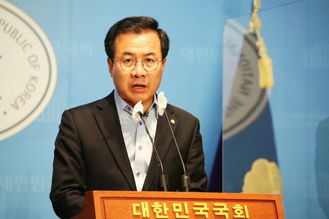 국회 정무위원회 소속 더불어민주당 윤영덕 국회의원