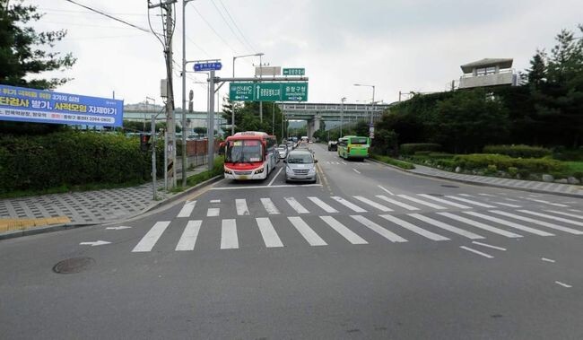 중랑구, 신내역로 우회전 차로 신설! 상습적 교통정체 해소 기대 (공사 전)
