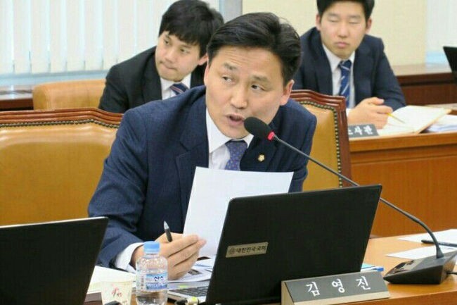 국회 환경노동위원회 소속 김영진 의원(더불어민주당, 수원병)